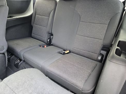 Used 2025 Chevrolet Traverse LT FWD image 31