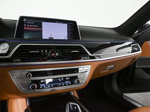 Used 2020 BMW 750i xDrive w/ Executive Package AWD/4WD image 13