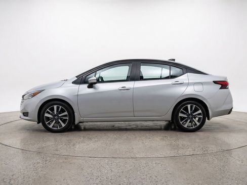 Used 2025 Nissan Versa SV FWD image 5