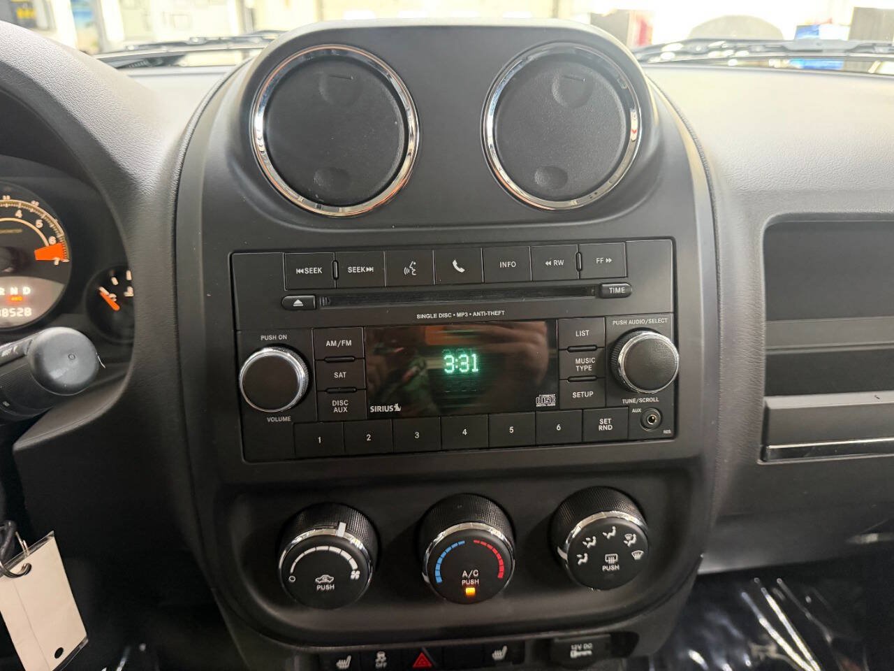 Used 2015 Jeep Patriot High Altitude AWD/4WD image 28