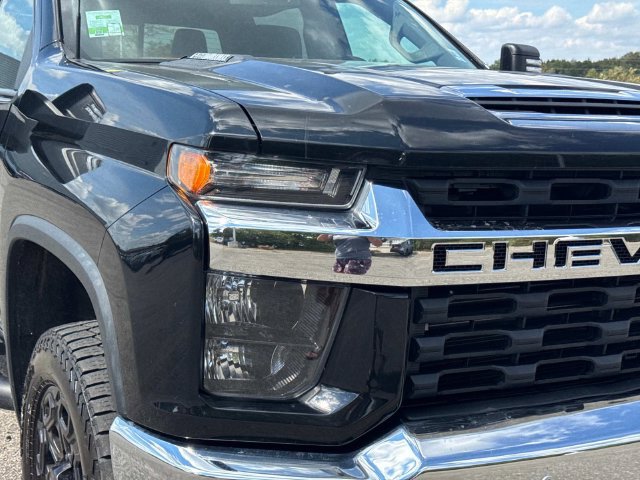 Used 2022 Chevrolet Silverado 2500 LT w/ Convenience Package AWD/4WD image 11