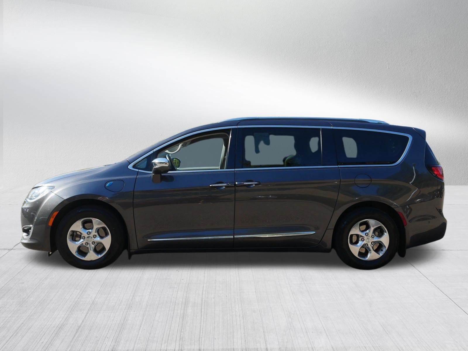 Used 2018 Chrysler Pacifica Limited w/ Advanced Safetytec Group FWD image 4