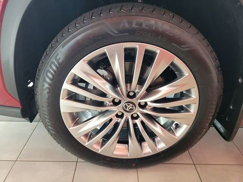 New 2026 Toyota Highlander Platinum AWD/4WD image 12
