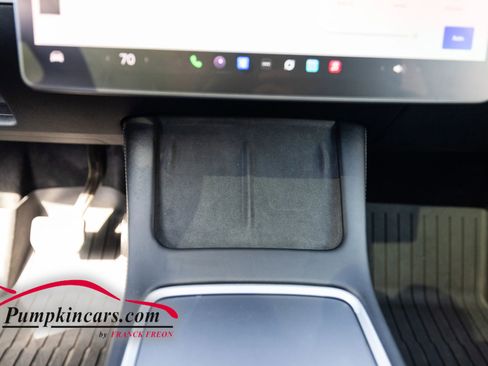 Used 2022 Tesla Model Y Long Range image 37