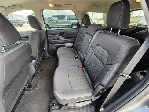 Used 2025 Nissan Pathfinder SV FWD image 28