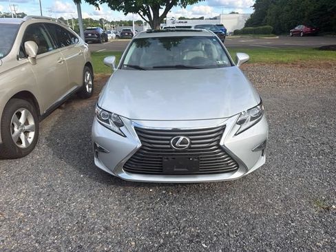 Used 2016 Lexus ES 350 w/ Navigation System Package FWD image 2