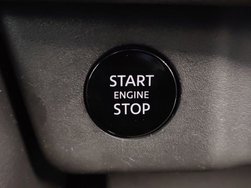 Used 2024 Nissan Rogue S image 30