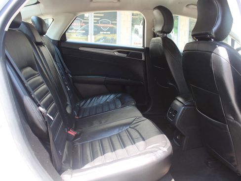 Used 2019 Ford Fusion SE image 15