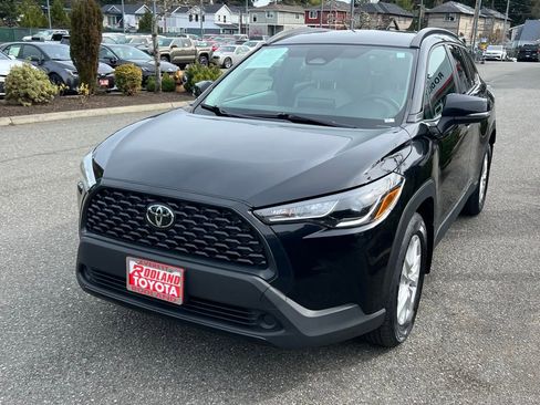Certified 2023 Toyota Corolla Cross LE image 4