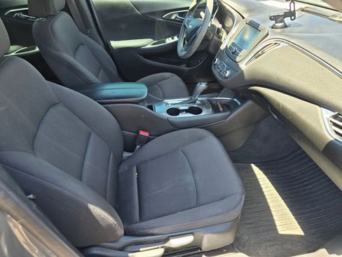Used 2018 Chevrolet Malibu LT FWD image 12
