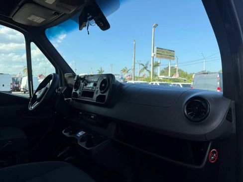 Used 2019 Mercedes-Benz Sprinter 170 image 17