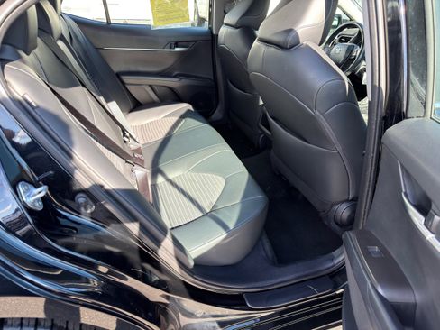 Used 2024 Toyota Camry SE image 12