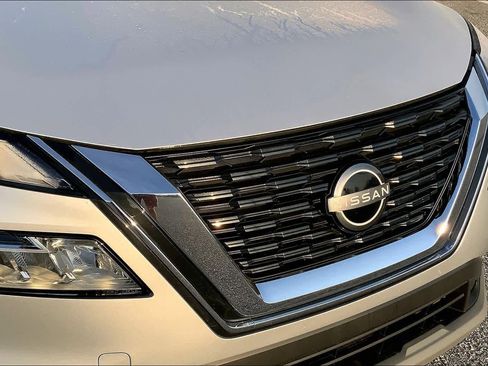 Used 2023 Nissan Rogue SV image 29