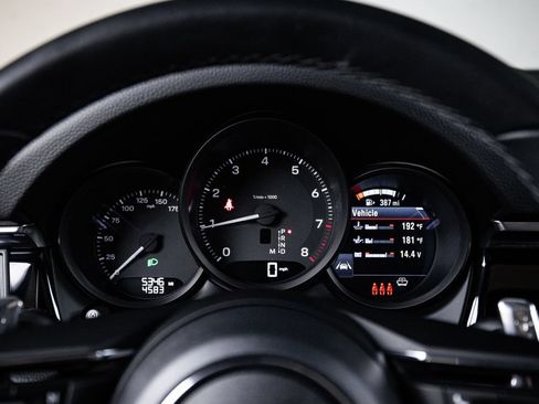 Certified 2026 Porsche Macan AWD/4WD image 15