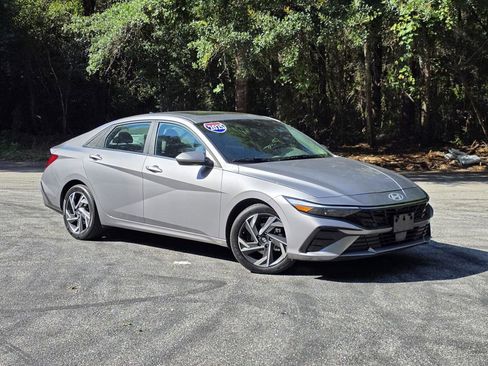 Used 2025 Hyundai Elantra SEL FWD image 1