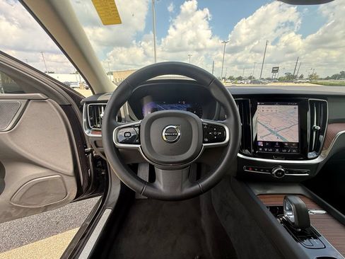 Used 2025 Volvo V60 B5 Cross Country Plus AWD/4WD image 19