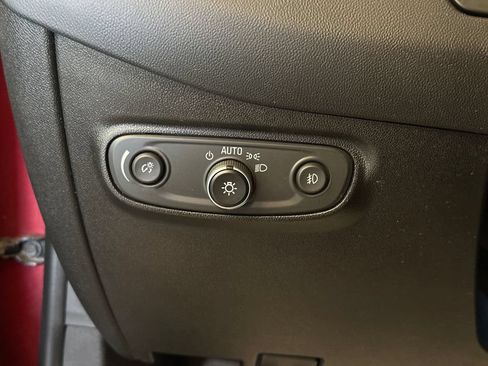 Used 2018 Chevrolet Equinox Premier AWD/4WD image 18