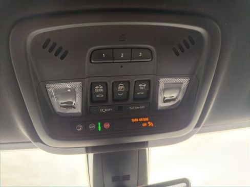 Used 2023 Chevrolet Traverse High Country image 37