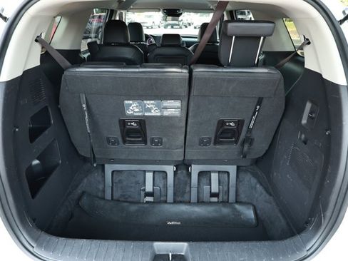 Used 2023 Kia Carnival LX FWD image 10