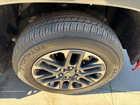 Used 2025 Toyota Tundra Limited AWD/4WD image 38