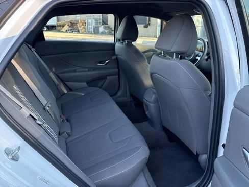 Used 2024 Hyundai Elantra SEL FWD image 11