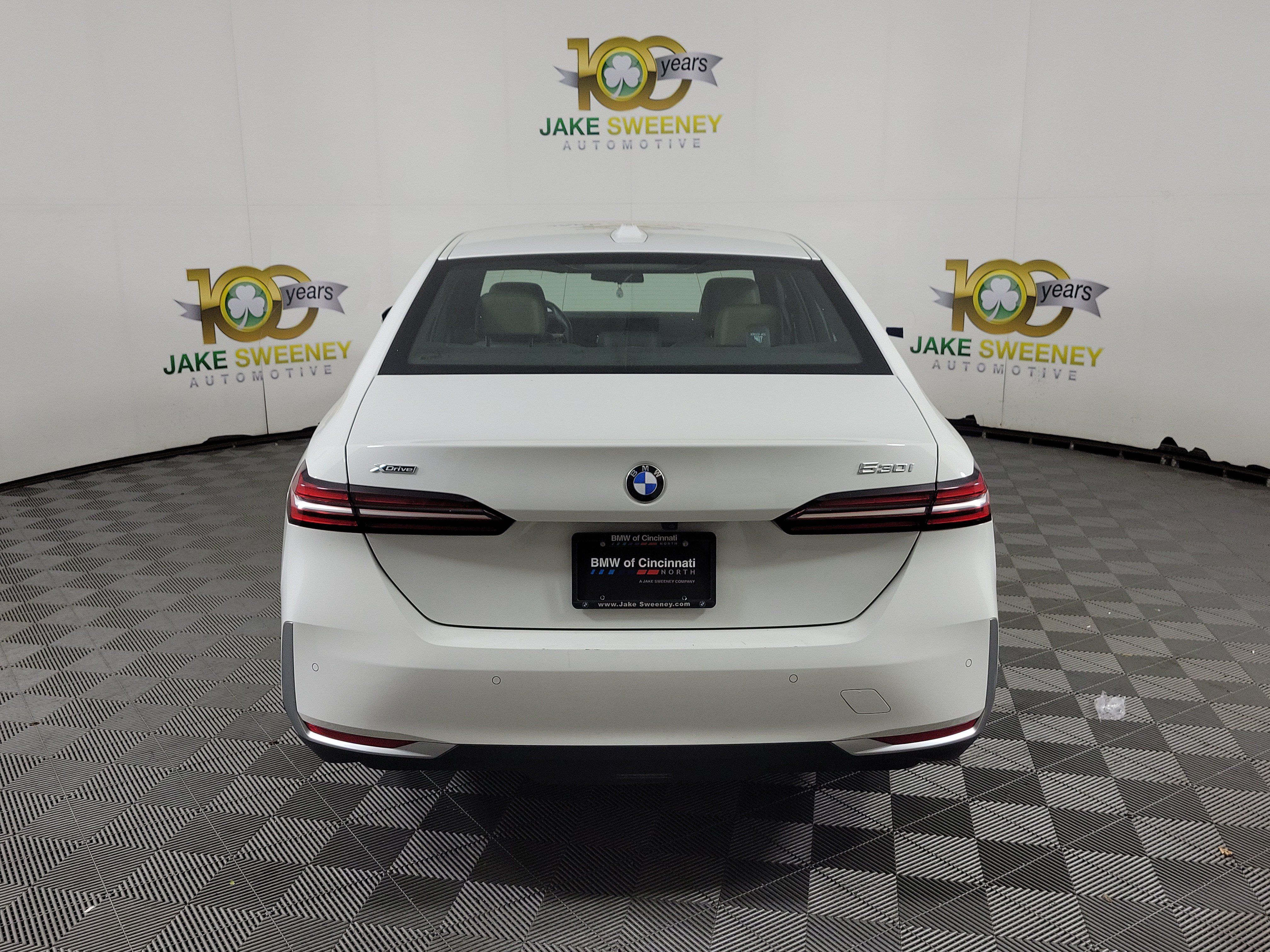 Certified 2024 BMW 530i xDrive w/ Premium Package AWD/4WD image 3
