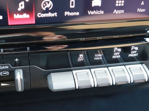 Used 2025 RAM 2500 Big Horn AWD/4WD image 22