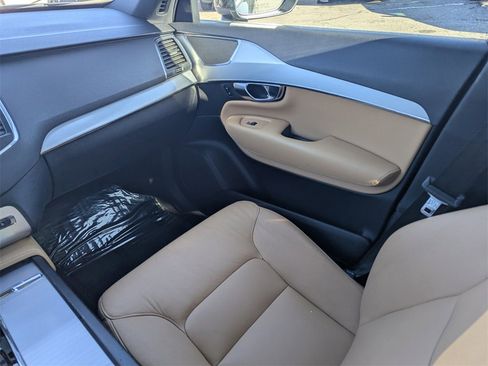 Used 2017 Volvo XC90 T6 Momentum w/ Vision Package image 17