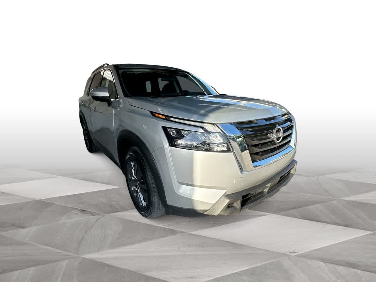 Used 2025 Nissan Pathfinder SV AWD/4WD image 2