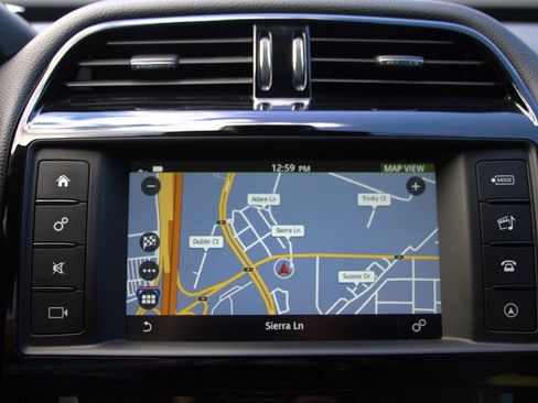 Used 2018 Jaguar XE Premium image 23