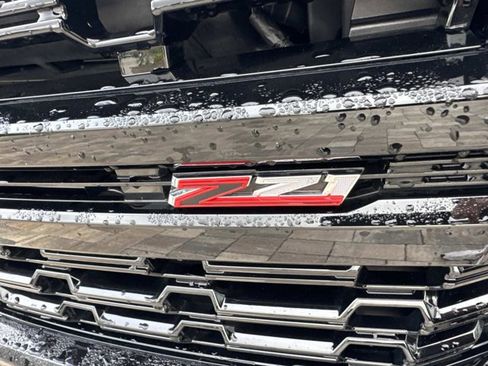 Used 2024 Chevrolet Tahoe Z71 w/ Luxury Package image 9