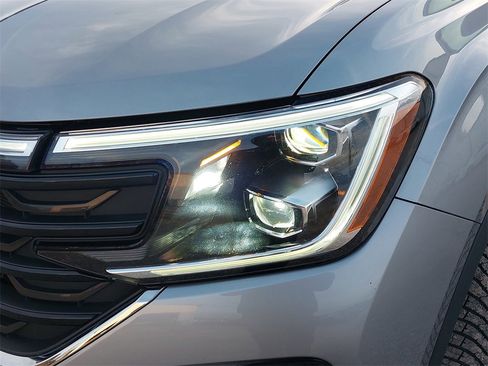 Certified 2024 Volkswagen Atlas SEL Premium R-Line image 28