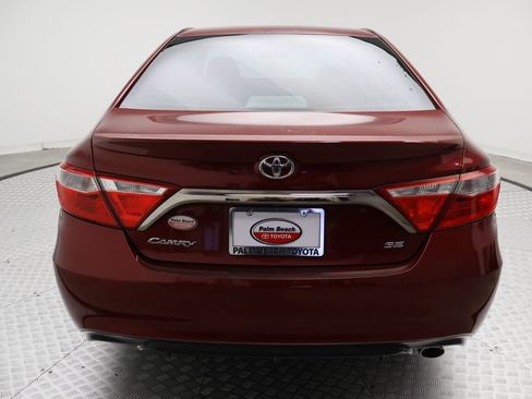 Used 2017 Toyota Camry SE image 10