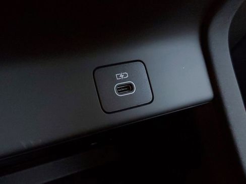 Used 2025 Land Rover Discovery Sport S image 25