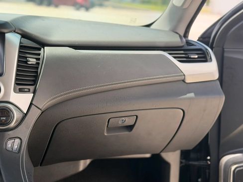 Used 2020 Chevrolet Suburban LT RWD image 32