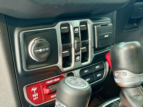 Used 2024 Jeep Wrangler Unlimited Rubicon image 14