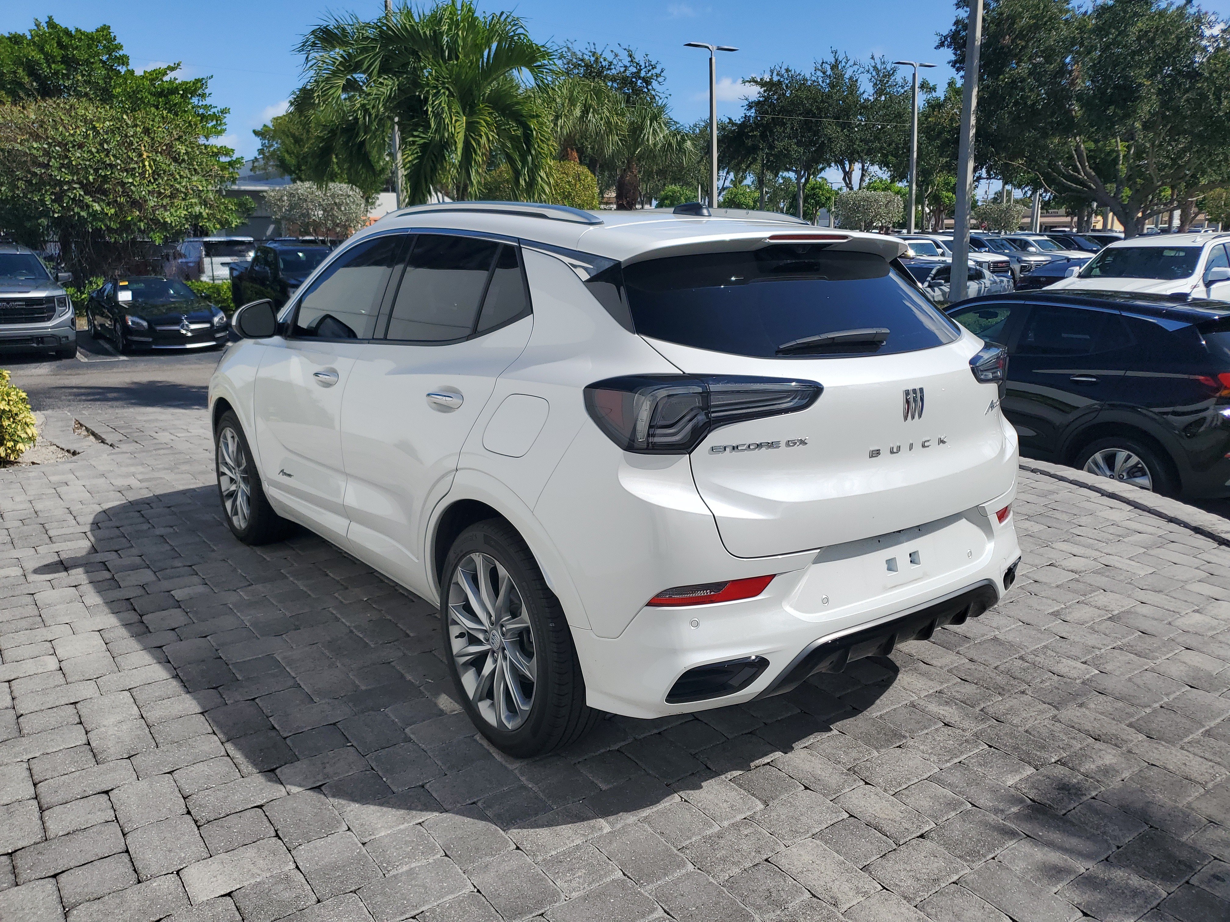 Used 2024 Buick Encore GX Avenir w/ Avenir Technology Package FWD image 4