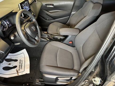 Used 2020 Toyota Corolla LE FWD image 19