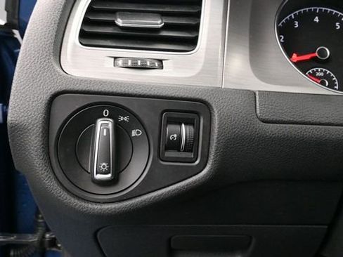 Used 2016 Volkswagen Golf S FWD image 22