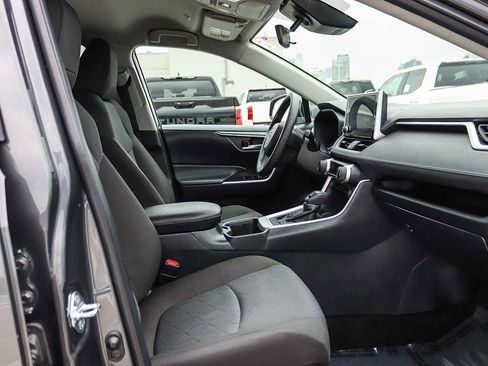 Used 2025 Toyota RAV4 XLE AWD/4WD image 16