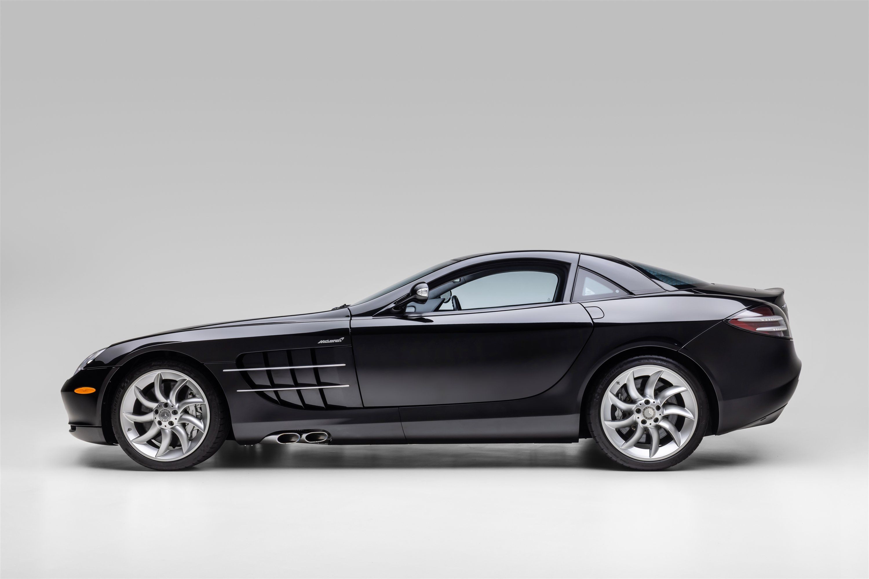 Used 2005 Mercedes-Benz SLR image 3