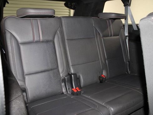 Used 2024 Chevrolet Suburban RST RWD image 36