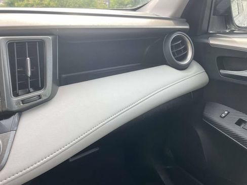 Used 2015 Toyota RAV4 Limited FWD image 38