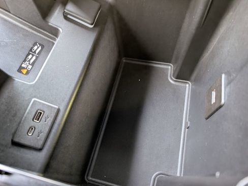 Used 2022 Chevrolet Silverado 1500 High Country w/ High Country Premium Package image 39