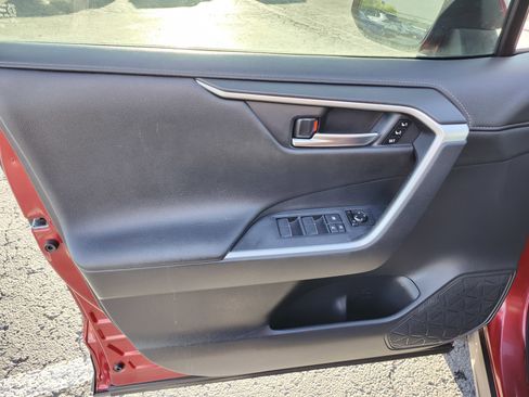 Used 2019 Toyota RAV4 Limited w/ Advanced Technology Package FWD image 28