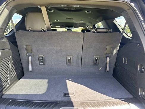 Used 2023 GMC Yukon SLT image 12