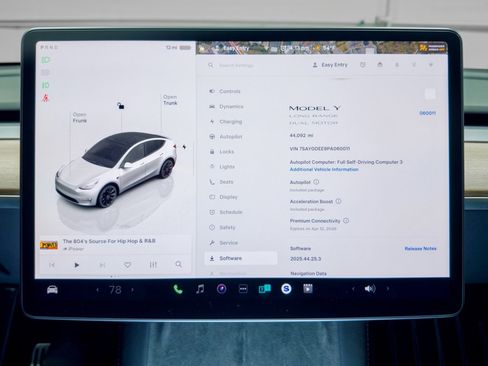 Used 2023 Tesla Model Y Long Range image 11