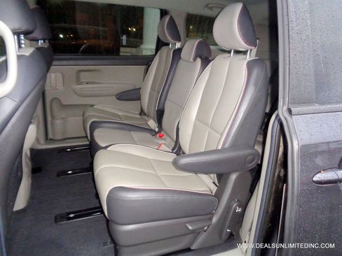 Used 2016 Kia Sedona LX w/ LX Essentials Premium Package image 14