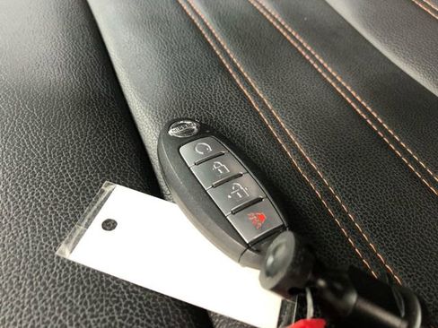 Used 2018 Nissan Kicks SR w/ Premium Package FWD image 29