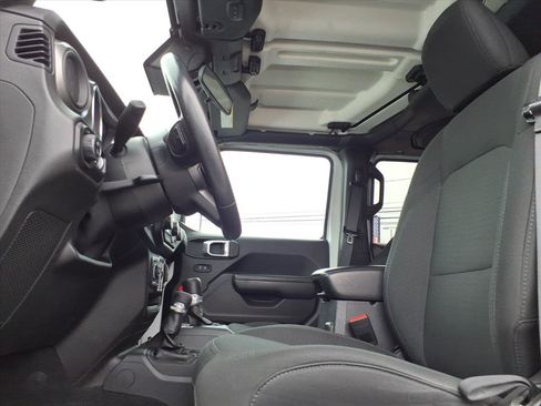 Certified 2022 Jeep Gladiator Willys image 22